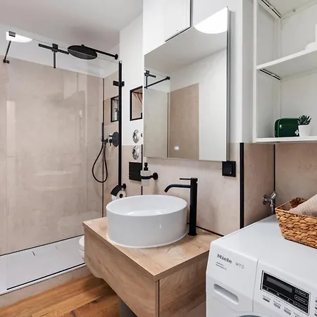 Edler Wohnraum Luxurioeses Apartment Mit Balkon, Boxspringbett, Kaffeevollautomat, Lift & Parkplatz Chemnitz Exterior photo