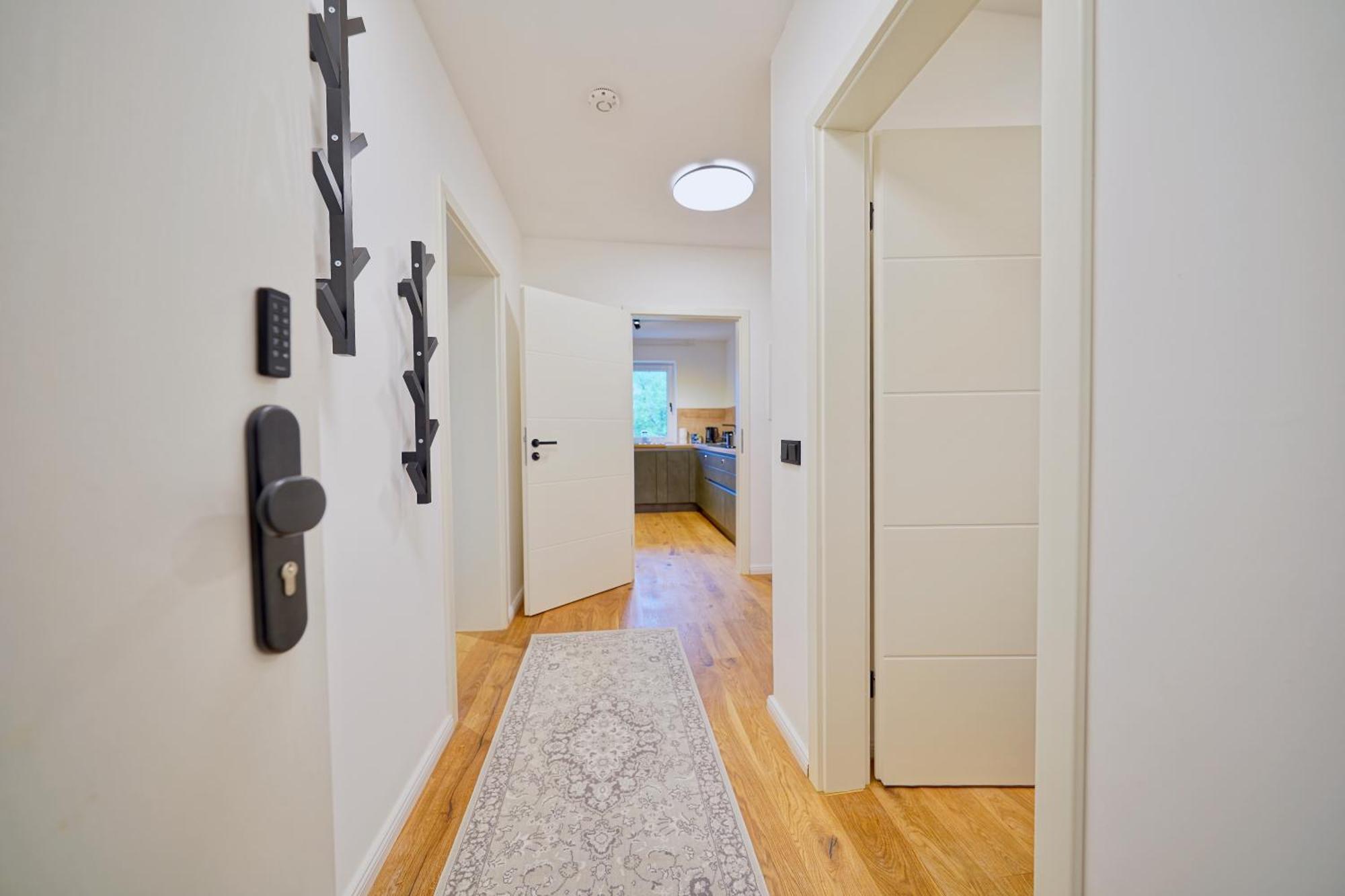 Edler Wohnraum Luxurioeses Mit Balkon, Boxspringbett, Kaffeevollautomat, Lift & Parkplatz