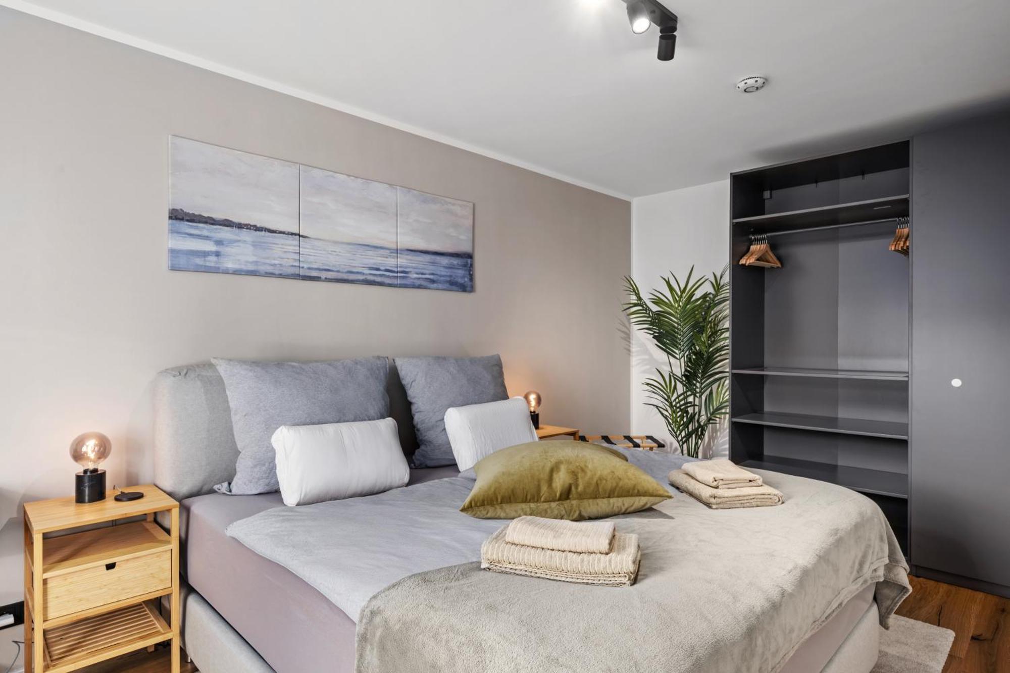 Edler Wohnraum Luxurioeses Mit Balkon, Boxspringbett, Kaffeevollautomat, Lift & Parkplatz