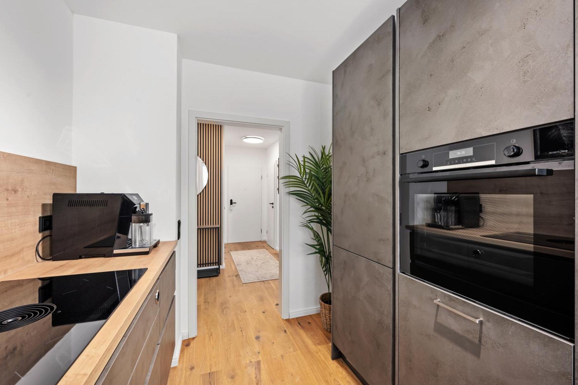 Apartment Edler Wohnraum Luxurioeses Mit Balkon, Boxspringbett, Kaffeevollautomat, Lift & Parkplatz