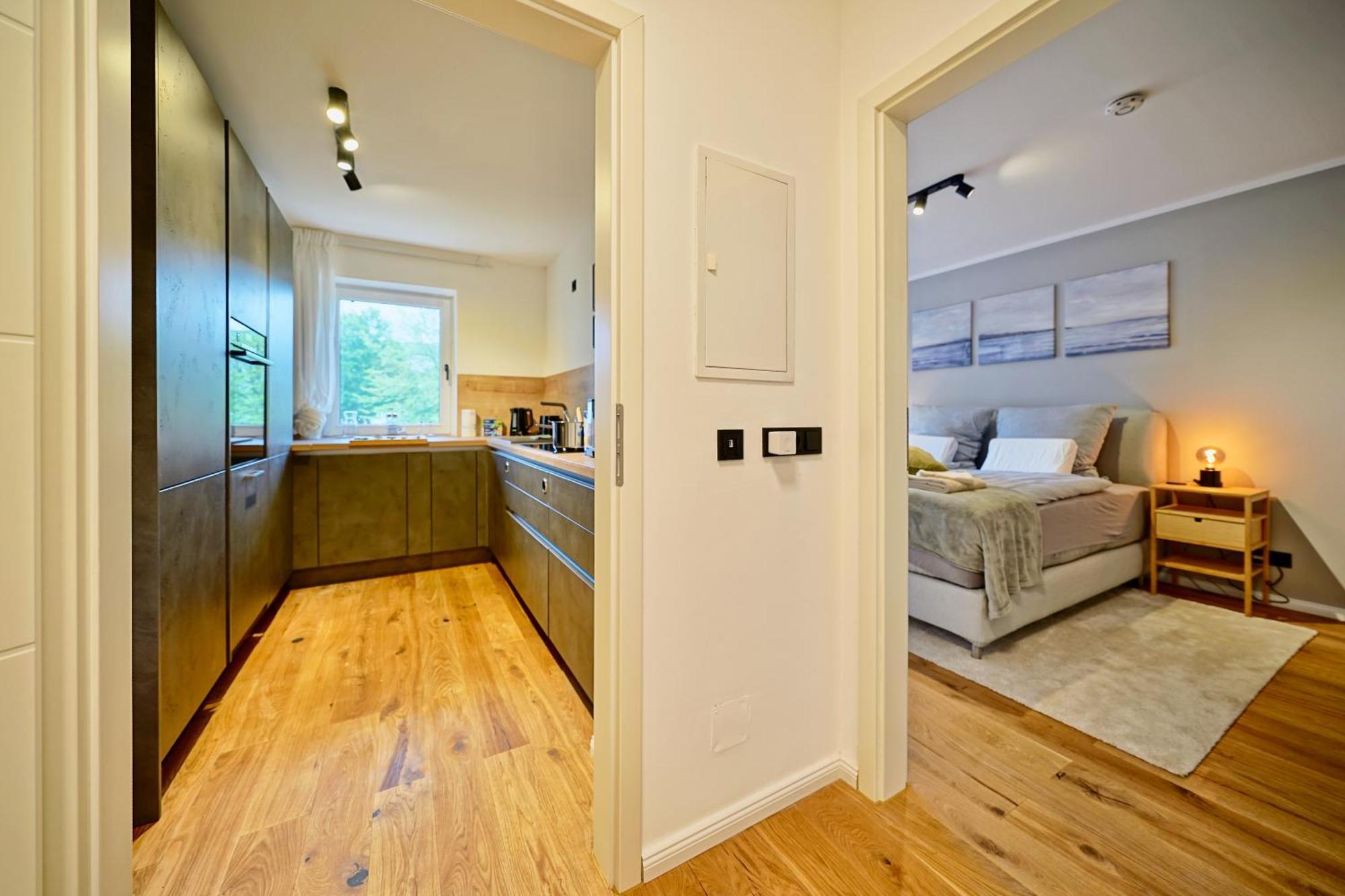 Edler Wohnraum Luxurioeses Mit Balkon, Boxspringbett, Kaffeevollautomat, Lift & Parkplatz Apartment Chemnitz