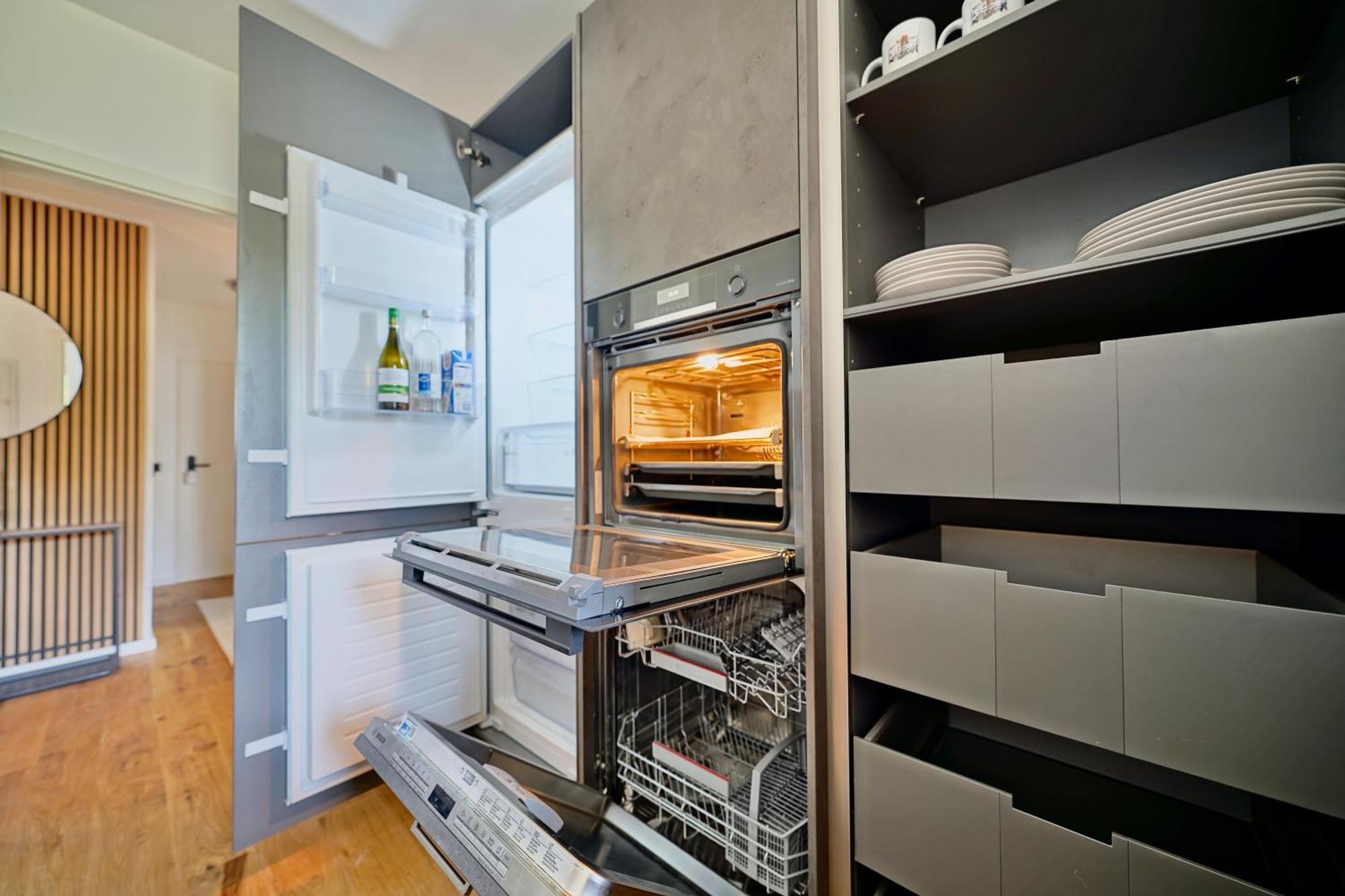 Edler Wohnraum Luxurioeses Mit Balkon, Boxspringbett, Kaffeevollautomat, Lift & Parkplatz *