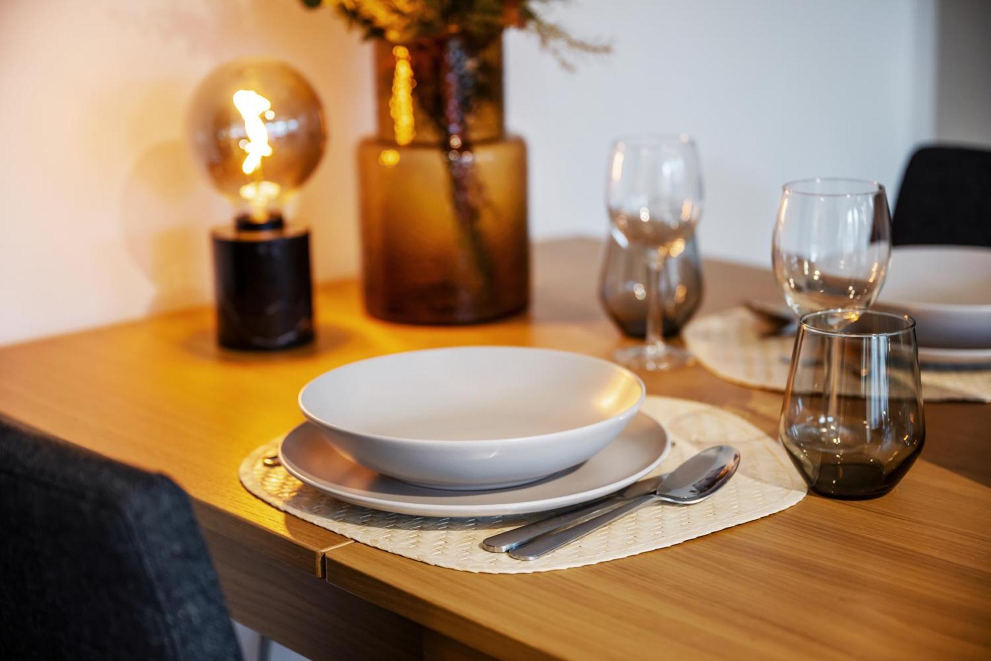 Edler Wohnraum Luxurioeses Mit Balkon, Boxspringbett, Kaffeevollautomat, Lift & Parkplatz *