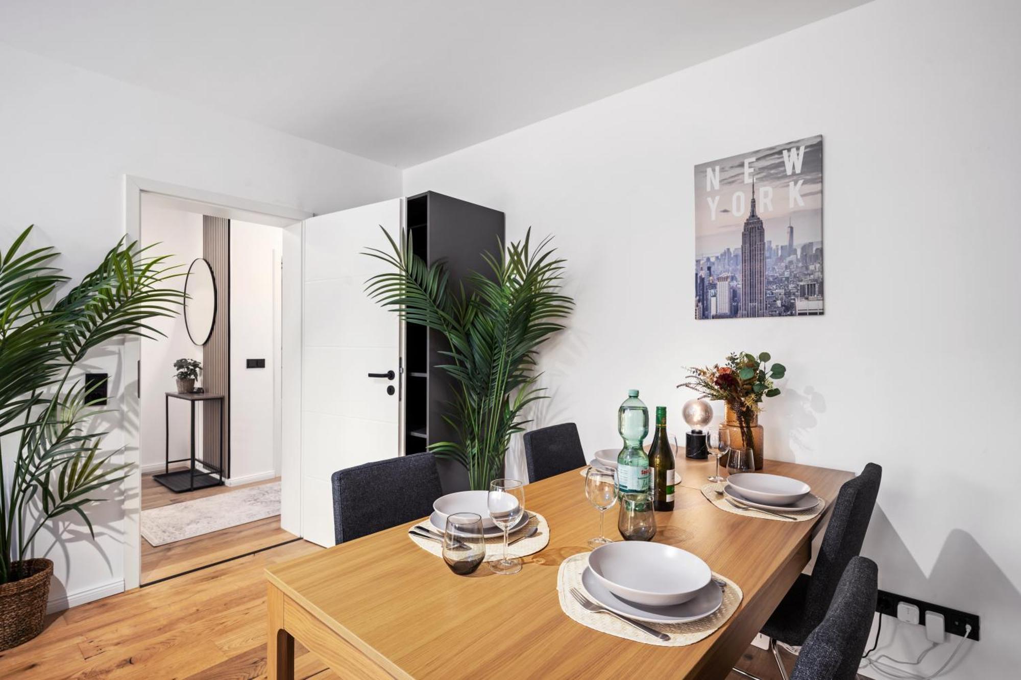 Edler Wohnraum Luxurioeses Mit Balkon, Boxspringbett, Kaffeevollautomat, Lift & Parkplatz Apartment