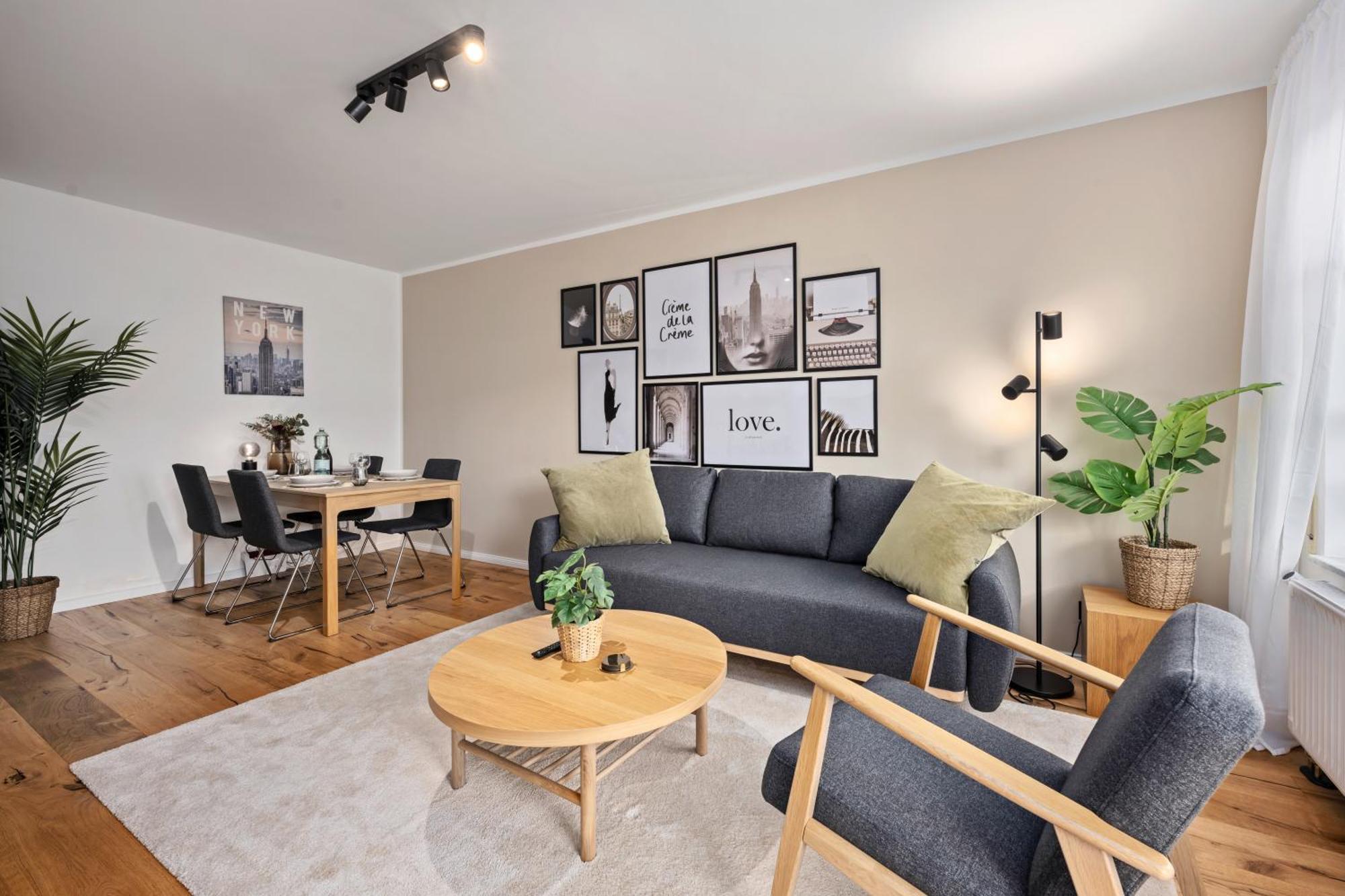 Edler Wohnraum Luxurioeses Mit Balkon, Boxspringbett, Kaffeevollautomat, Lift & Parkplatz Apartment Chemnitz